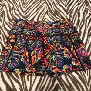 Colorful Leaf Print Shorts • CVG • PERFECT CONDITION